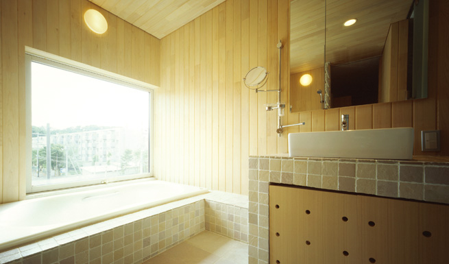 3F子世帯：洗面室と一体となったバスルーム。