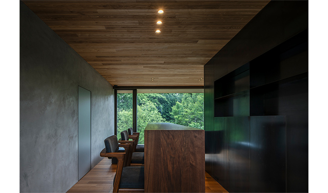 2階リビングルーム隣のバーコーナー。