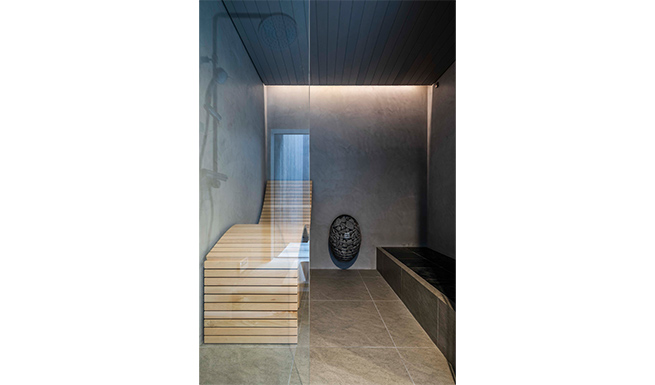 バスルームにはサウナと岩盤浴をしつらえた。サウナベンチは道産ヒバで製作した。