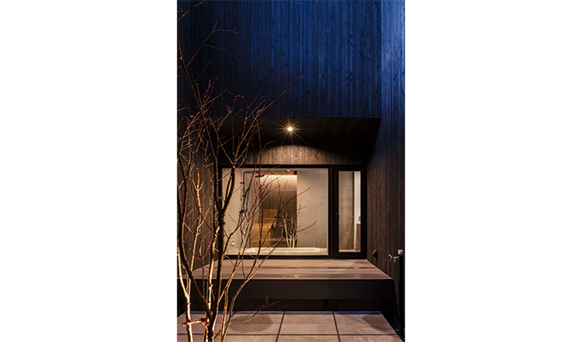 メインコートからのバスルーム夕景。