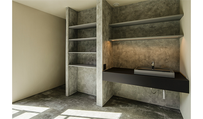 スタジオの作品棚・水廻り見返し。