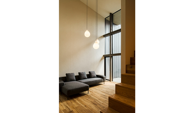 平均天井高5m以上の伸びやかなリビング。