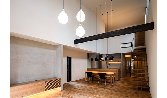 リビングからの吹抜空間見返し。