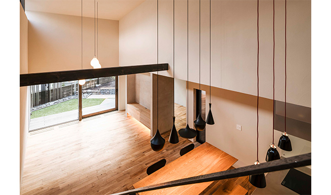 2階ホールよりのダイニング、リビング見下ろし。