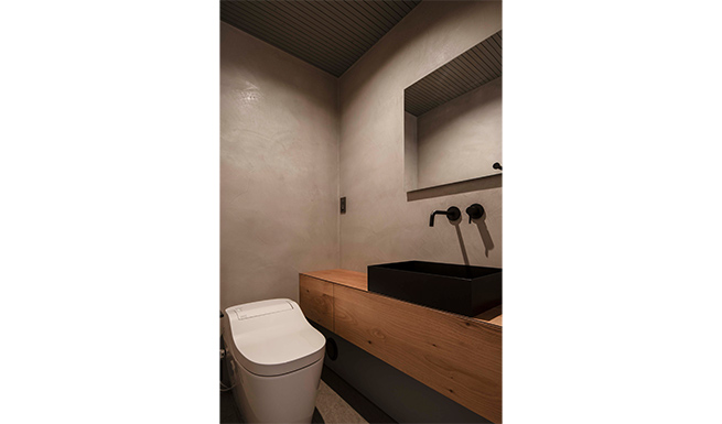 洗面も可能な2階トイレ。