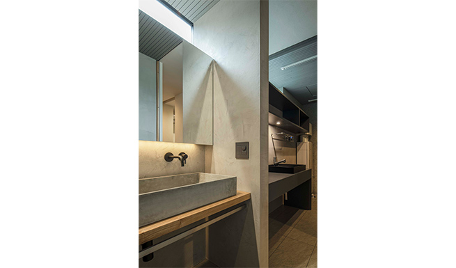 ユーティリティからランドリーを望む。